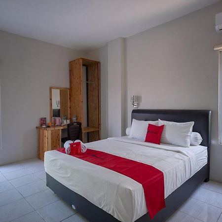 Reddoorz Plus Syariah @ Raya Nginden 2 Сурабая Экстерьер фото
