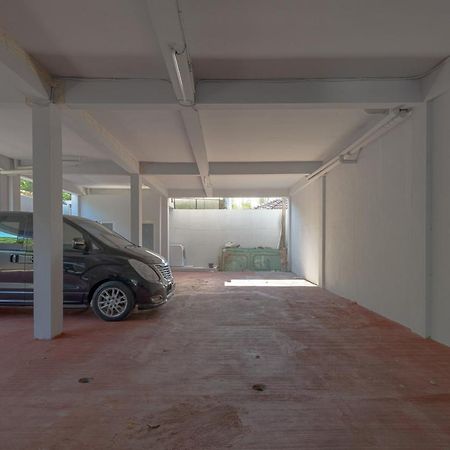 Reddoorz Plus Syariah @ Raya Nginden 2 Сурабая Экстерьер фото