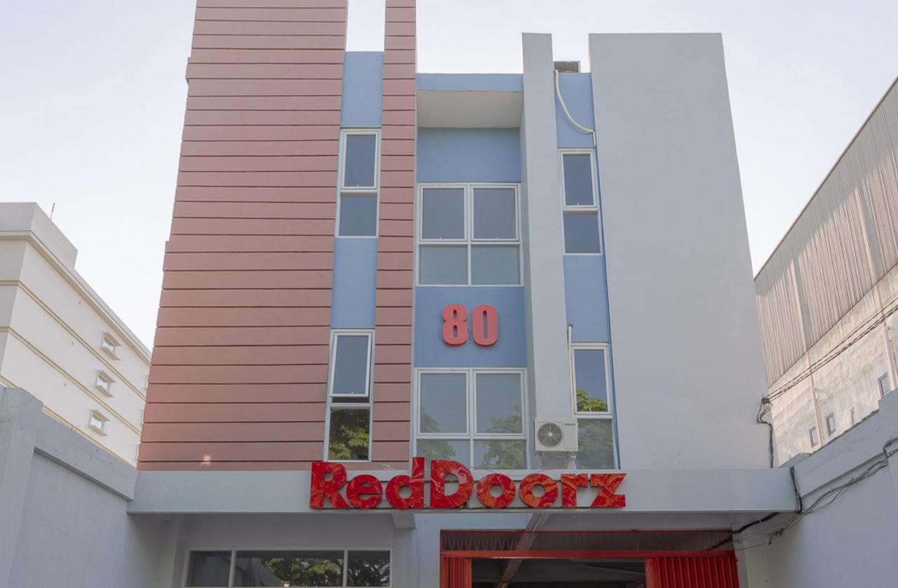 Reddoorz Plus Syariah @ Raya Nginden 2 Сурабая Экстерьер фото